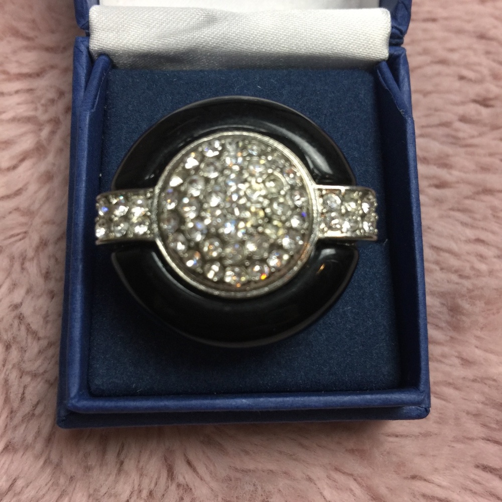 Black Rhinestone Round Statement Ring - Picture 3 of 4